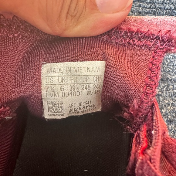 Adidas - Picture 4 of 5